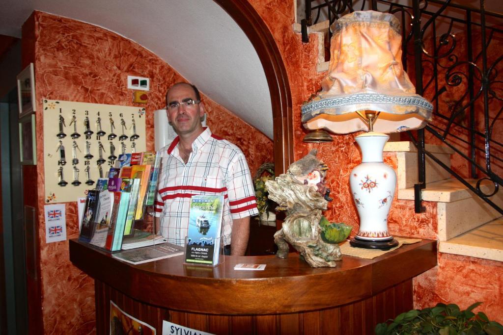 Hotel Restaurant Des Deux Vallees Entraygues-sur-Truyère Exteriör bild