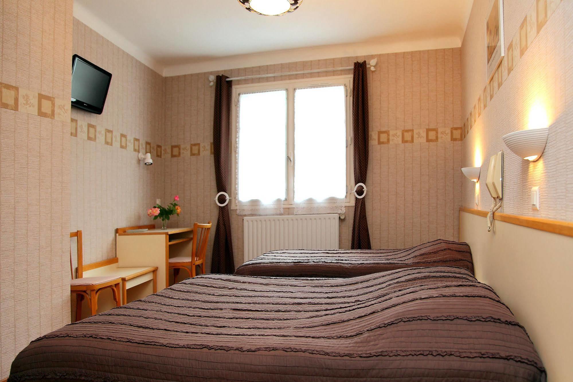 Hotel Restaurant Des Deux Vallees Entraygues-sur-Truyère Exteriör bild